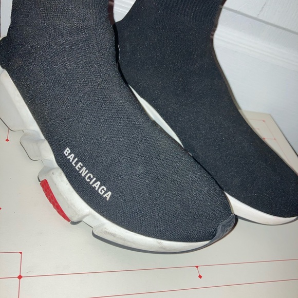 I am selling these because I want a new wardrobe - Picture 3 of 6